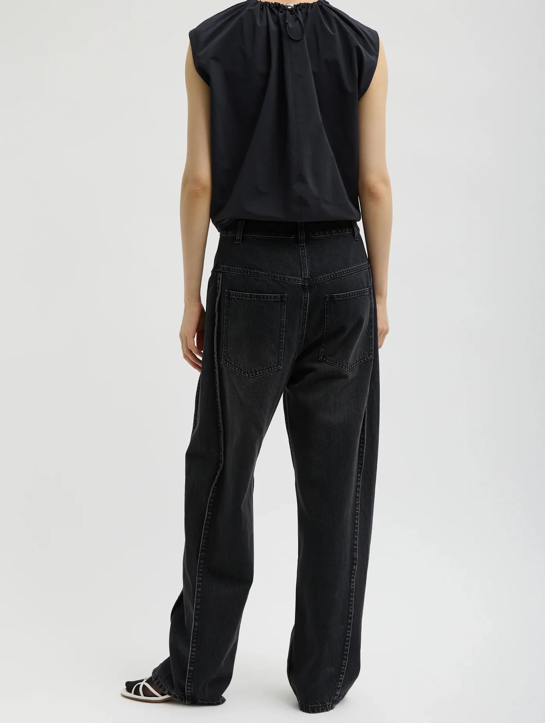 Short Tuck Jean in Vintage Black Denim - Image 3