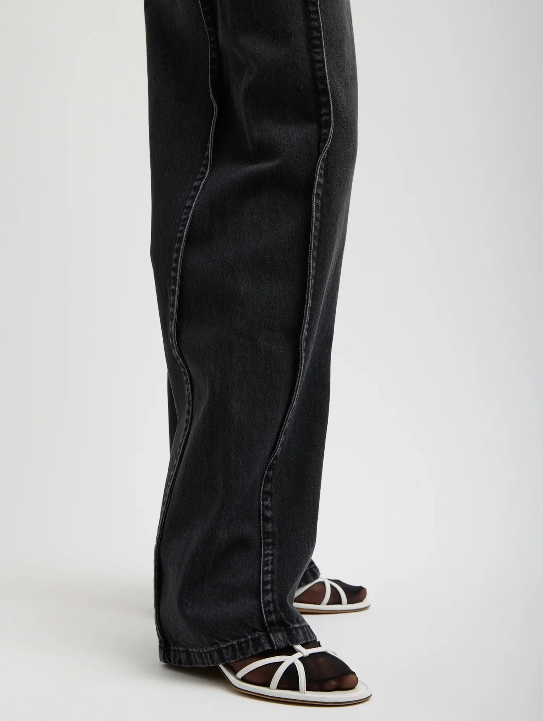 Short Tuck Jean in Vintage Black Denim - Image 6
