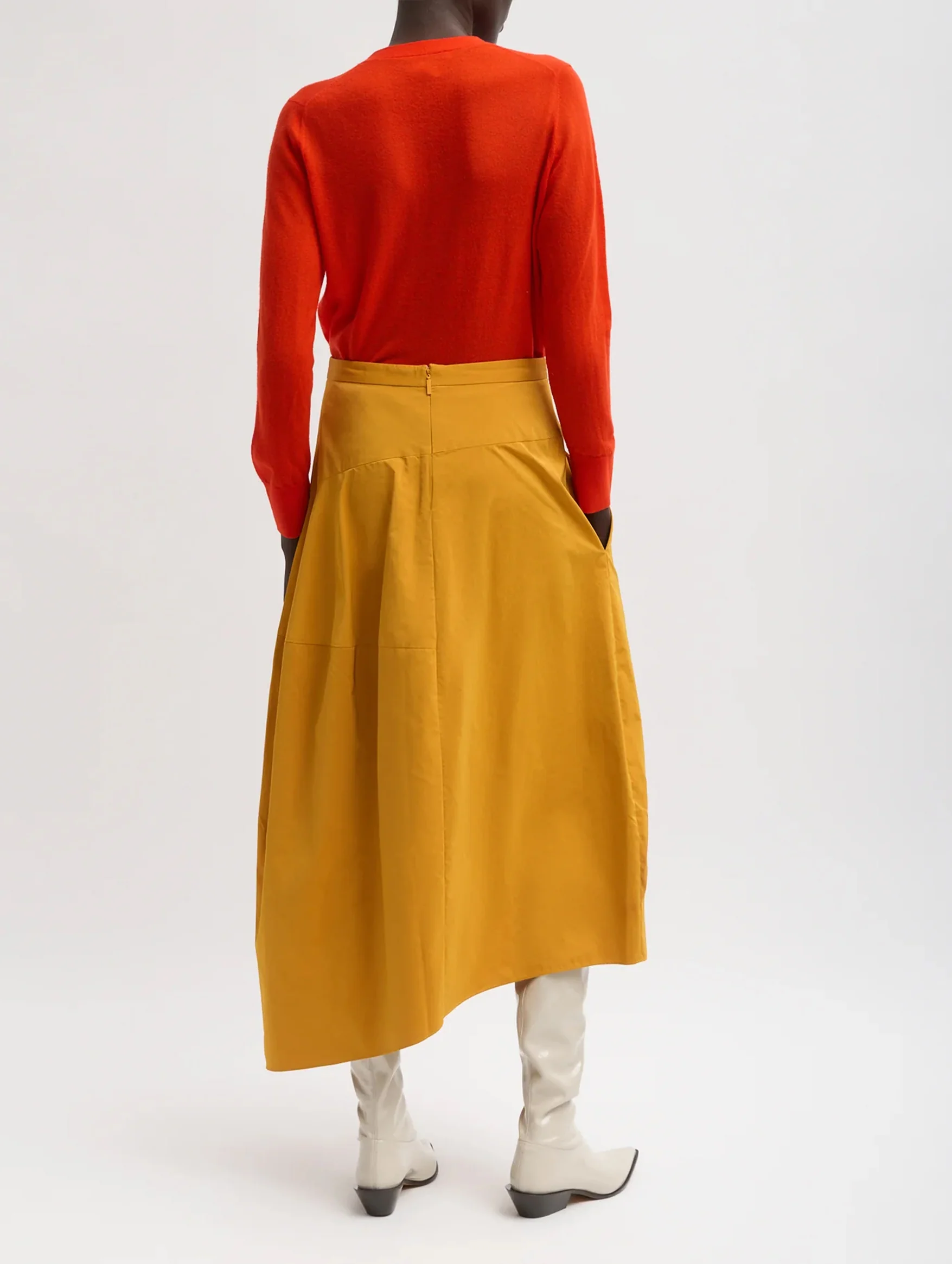 Skinlike Mercerized Wool V Neck Shrunken Cardigan in Red - Image 3