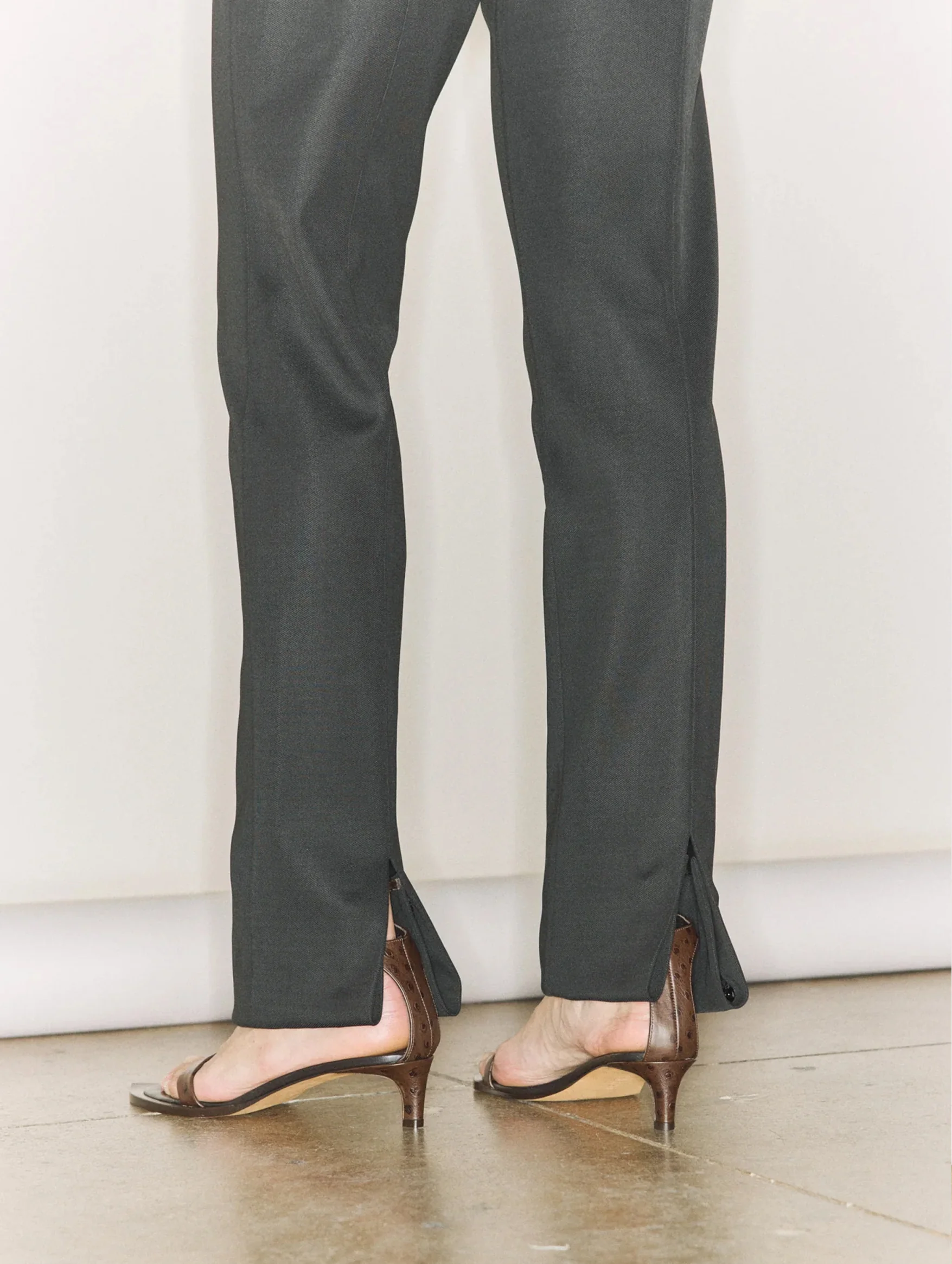 Spring Bonded Twill Elfie Short Trouser in Black - Image 2