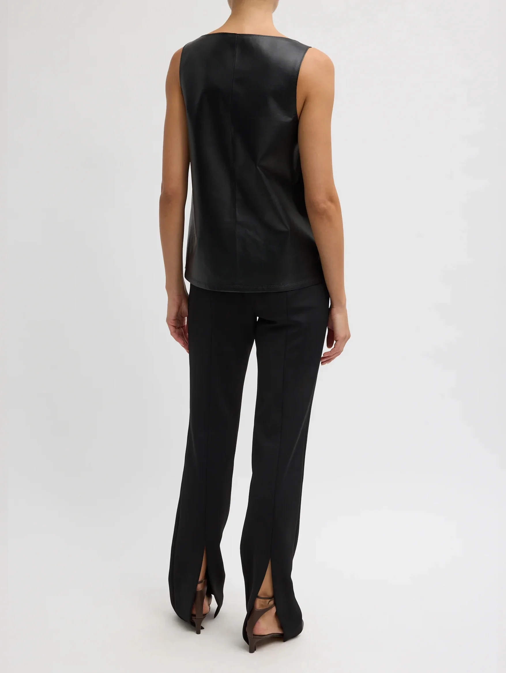 Spring Bonded Twill Elfie Short Trouser in Black - Image 3
