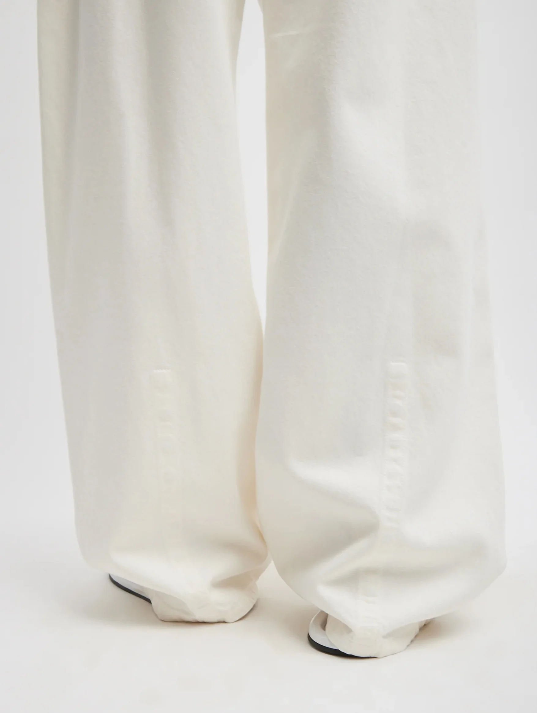 Spring Denim Regular Sid Jean in White - Image 4