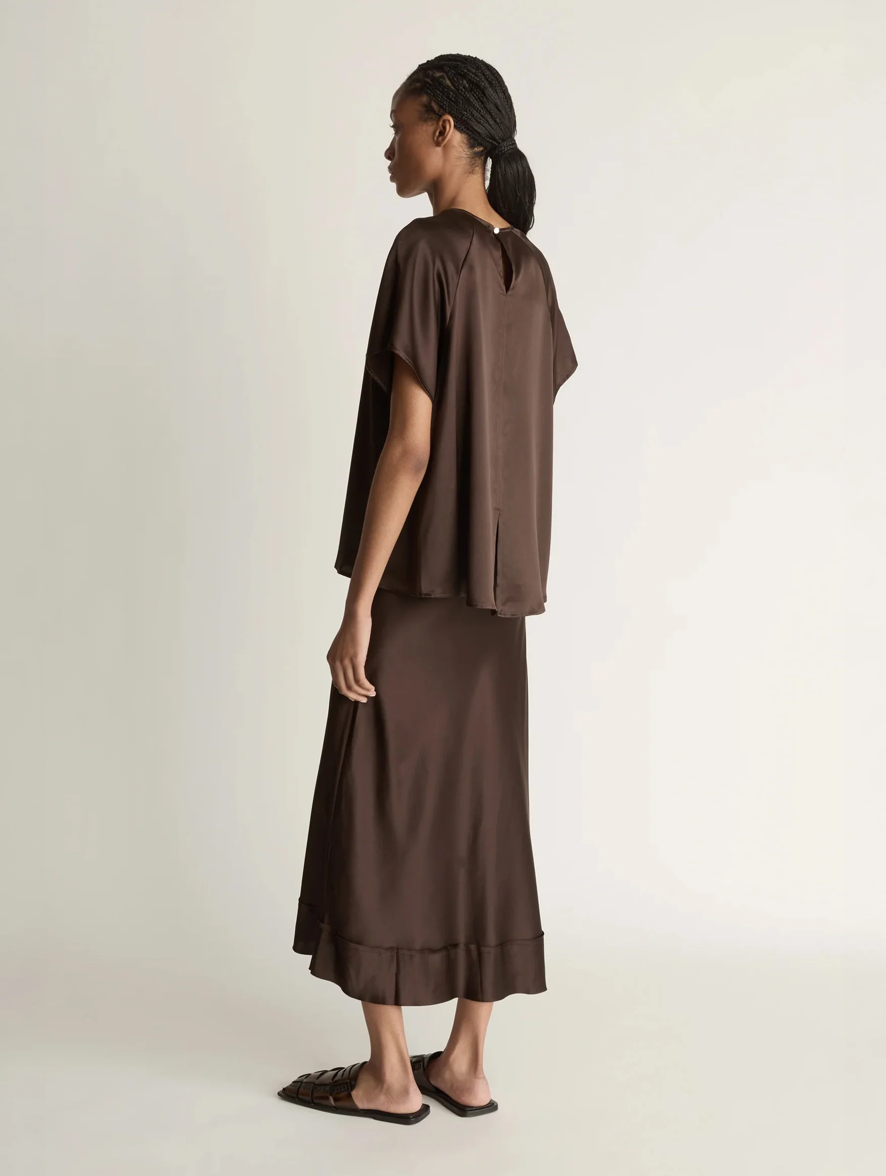 Stella Silk Satin Raglan Tee in Chocolate - Image 4