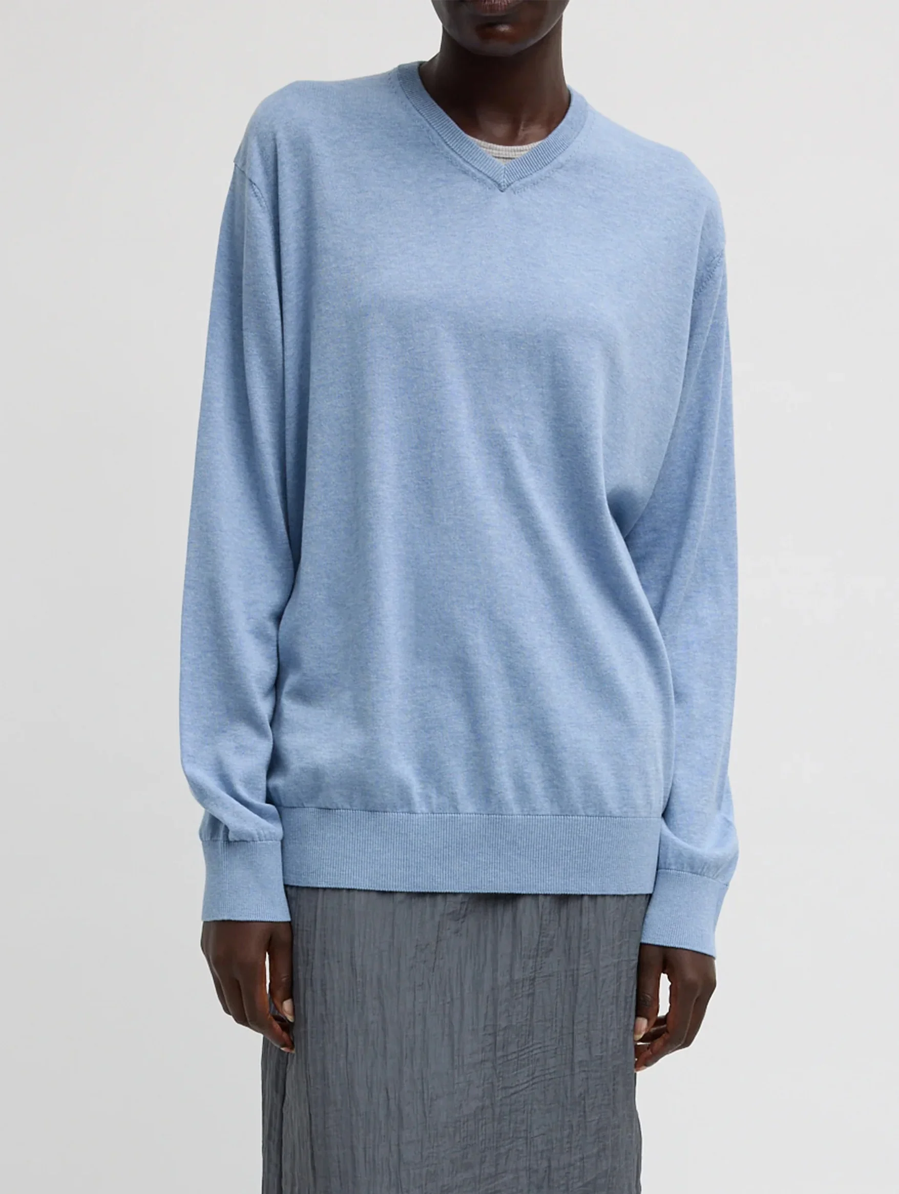 Super Fine Gauge Perfect V-Neck Mens Pullover in Blue Melange
