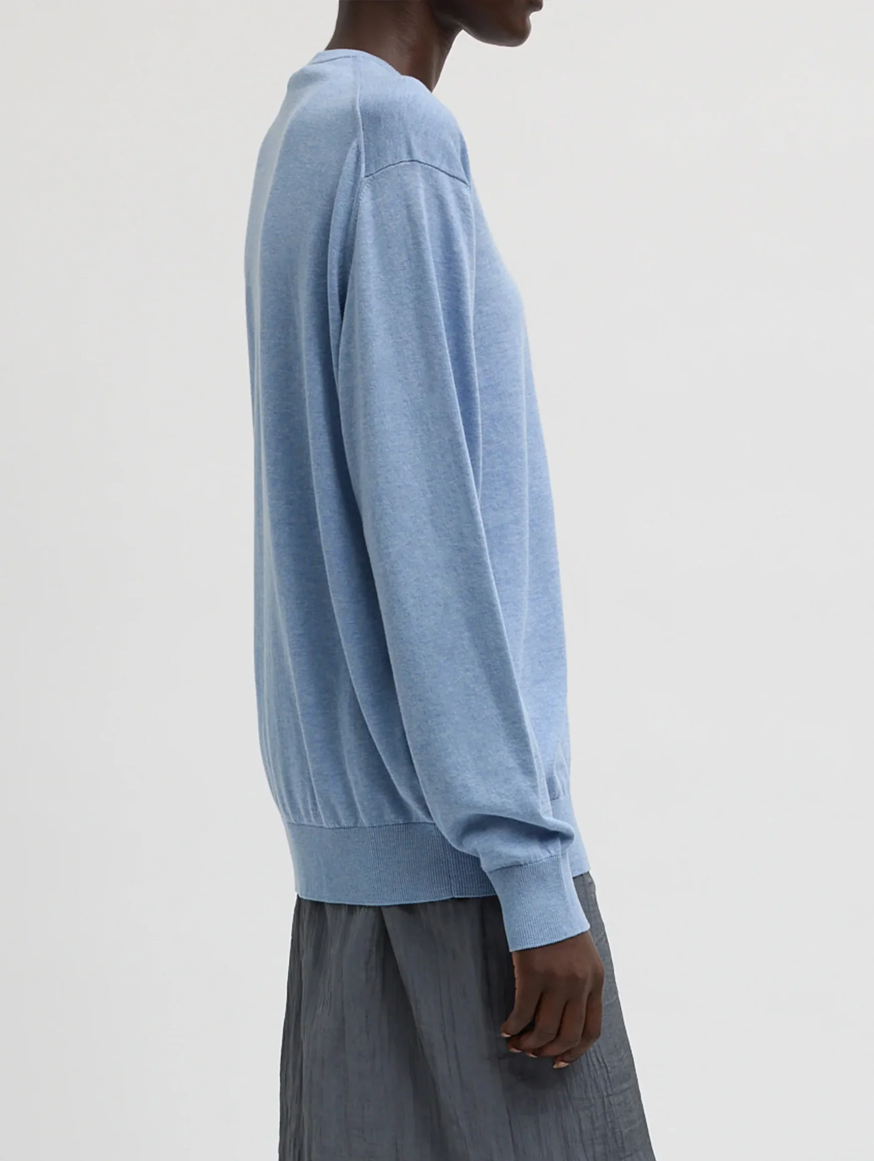 Super Fine Gauge Perfect V-Neck Mens Pullover in Blue Melange - Image 2