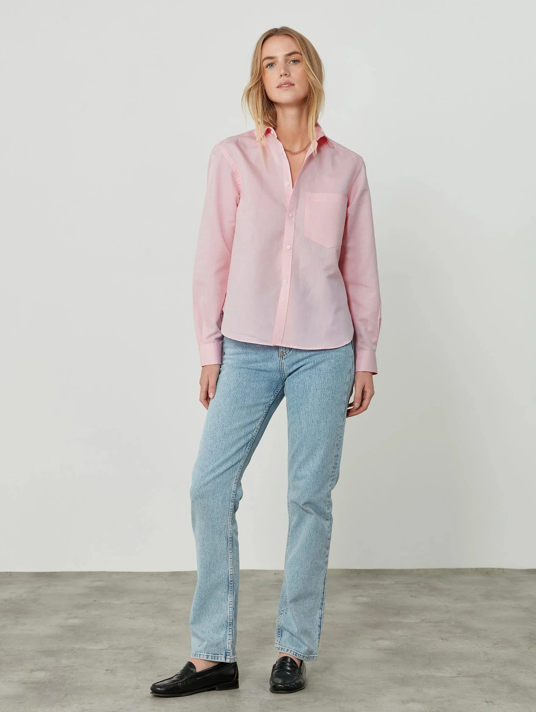 The Classic Cotton and Linen Shirt in Rose Pink - Image 3