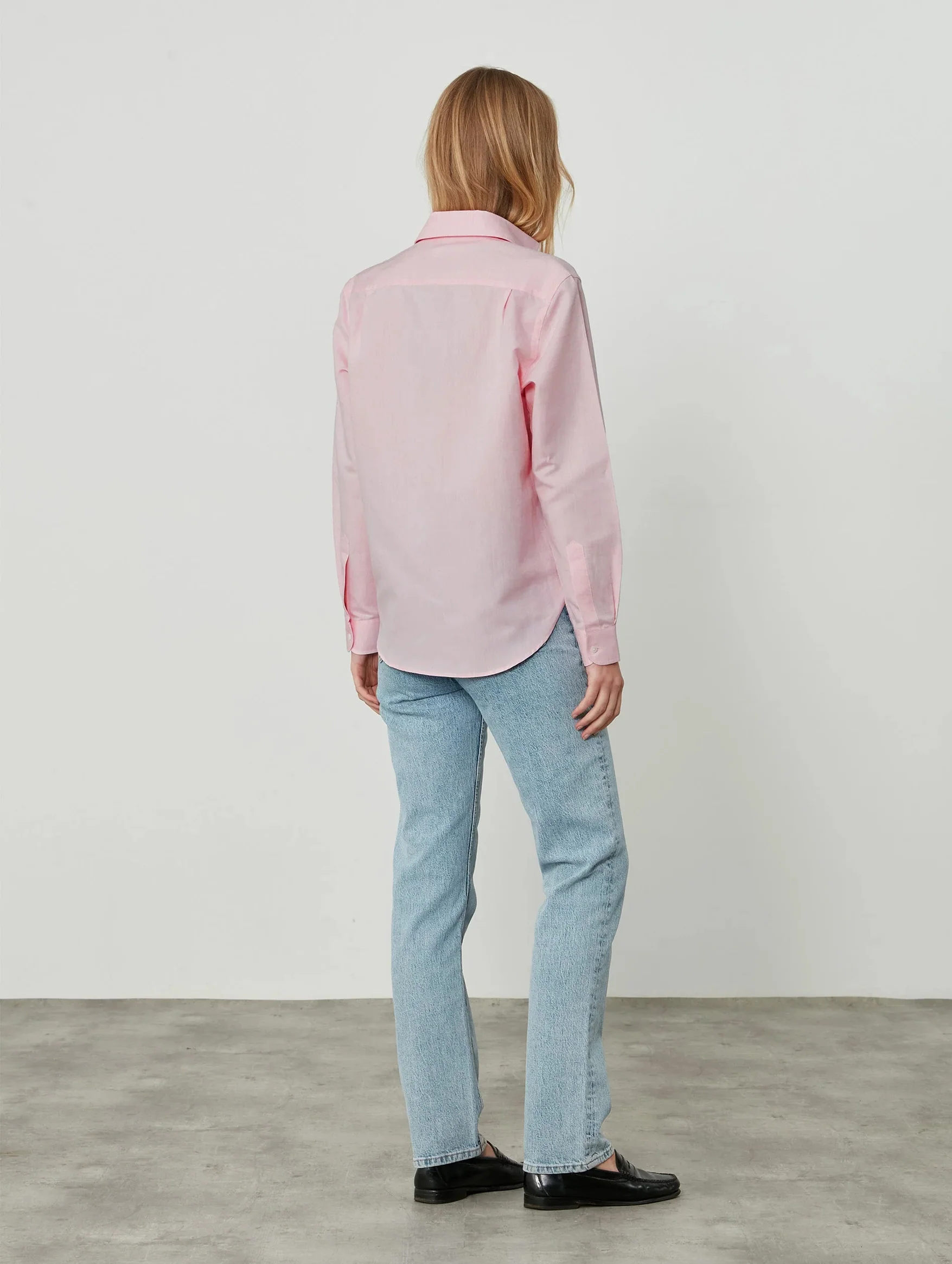 The Classic Cotton and Linen Shirt in Rose Pink - Image 5