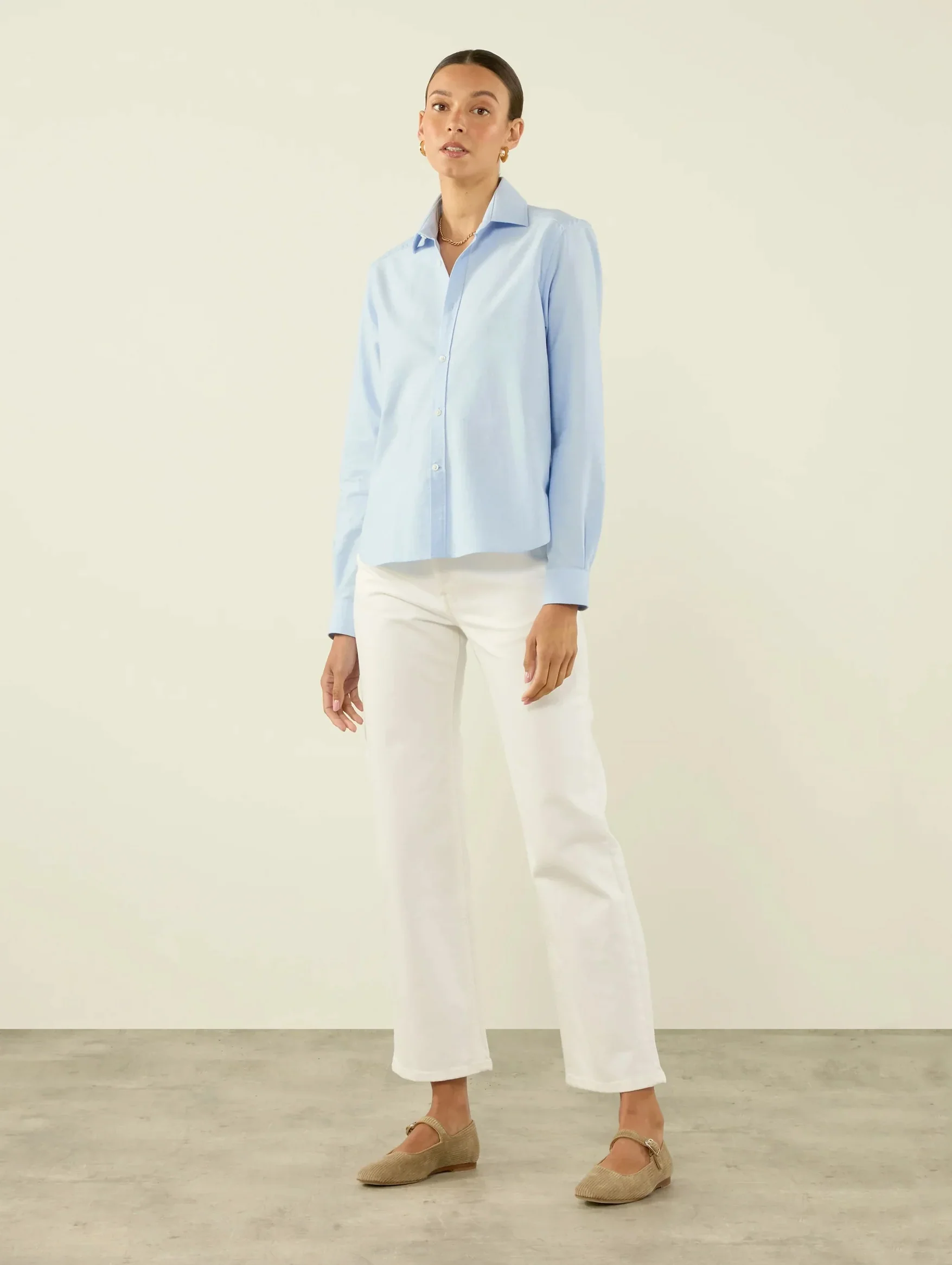 The Classic Oxford Shirt in Celeste Blue - Image 3