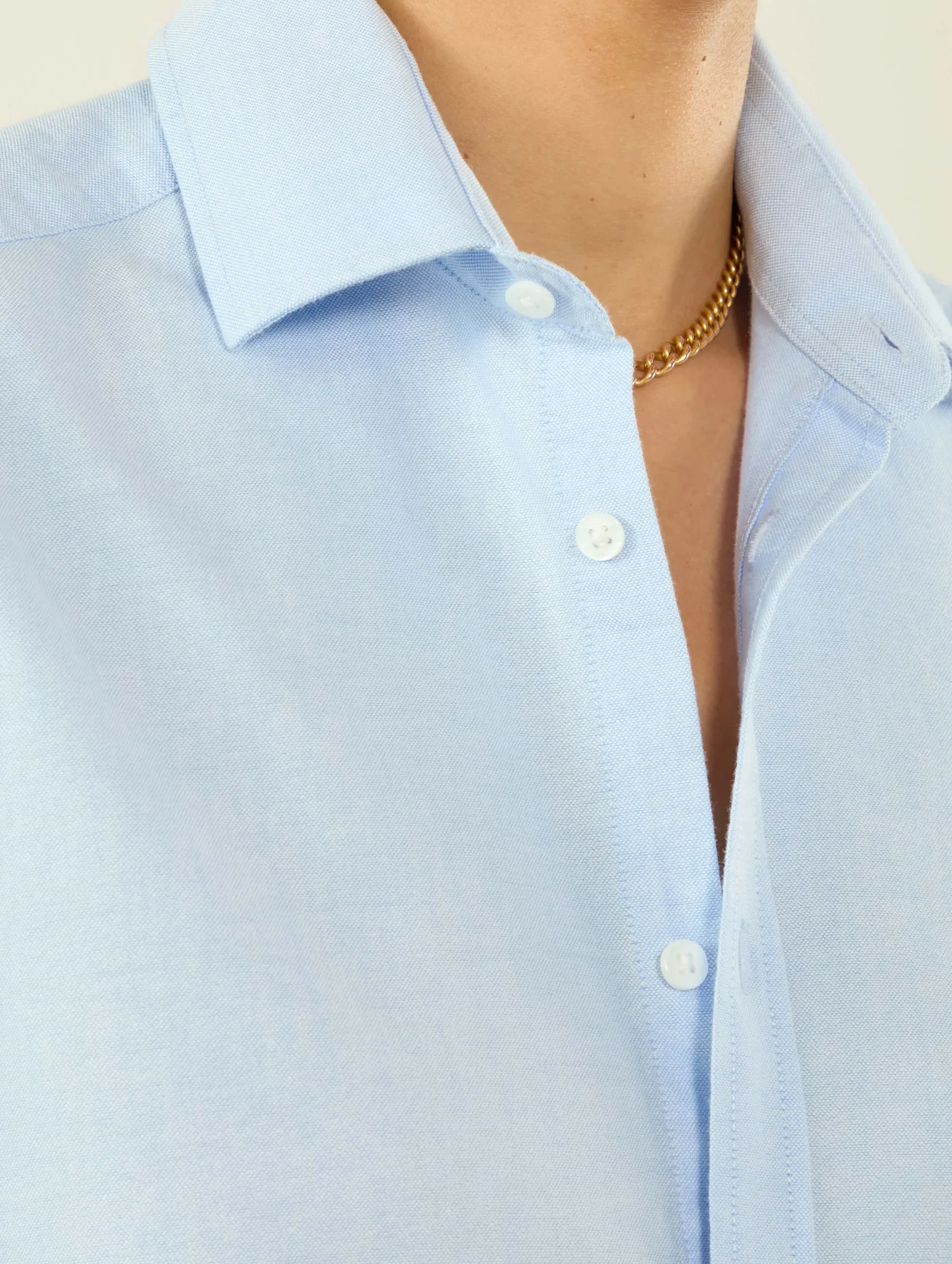 The Classic Oxford Shirt in Celeste Blue - Image 4