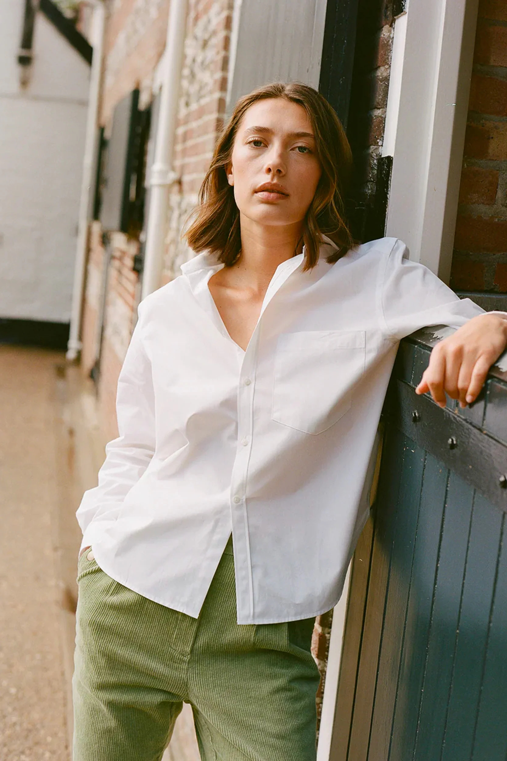 The Classic Poplin Shirt in White - Image 2