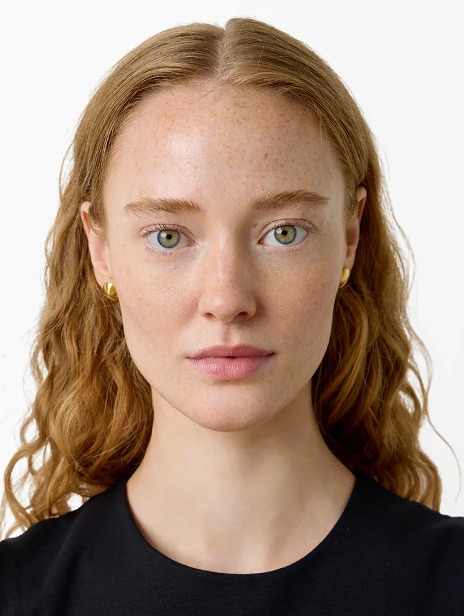 The Ella Earrings in Gold - Image 3