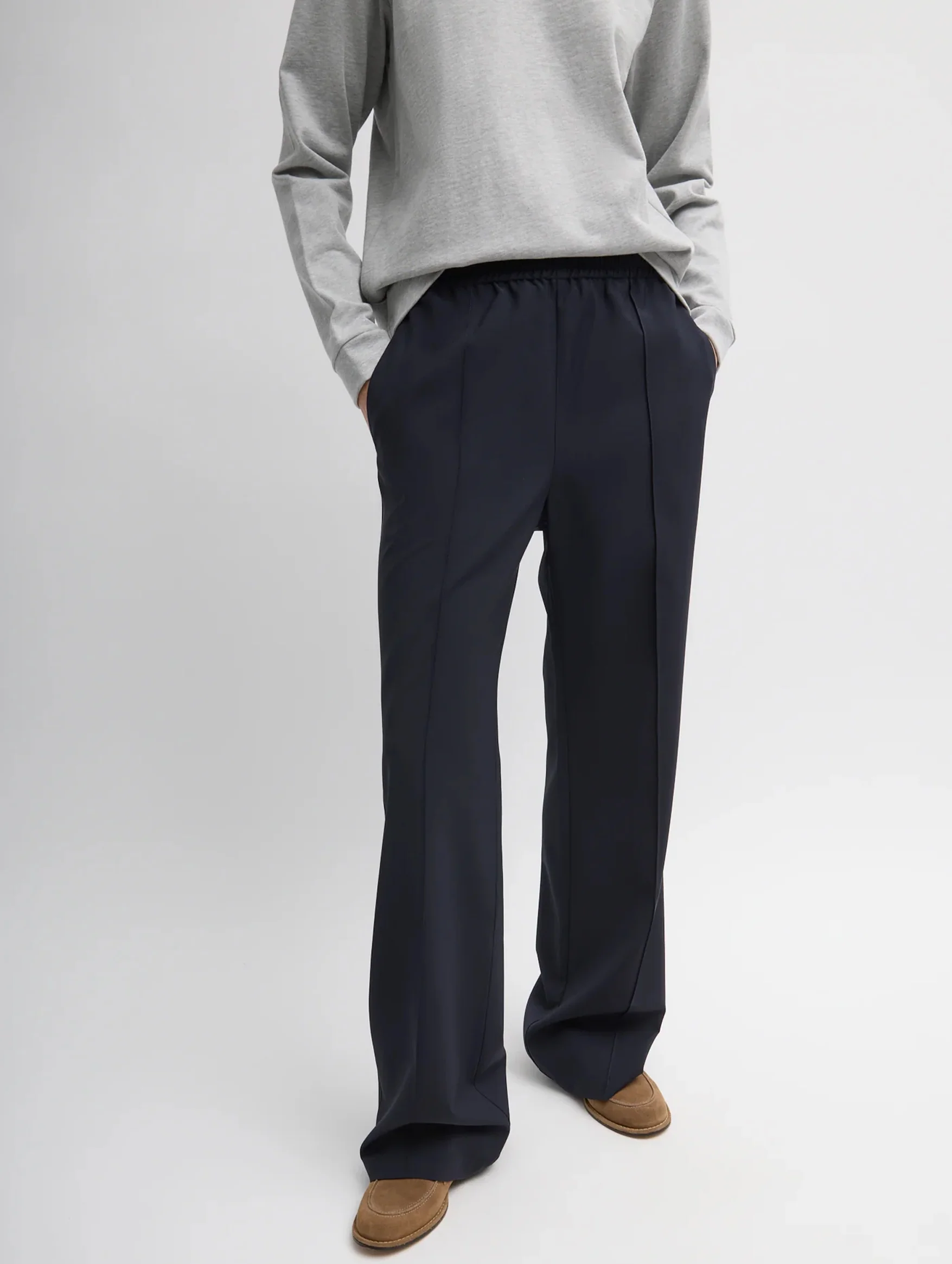 Tropical Wool Regular Scottie Jogger in Navy - Image 4