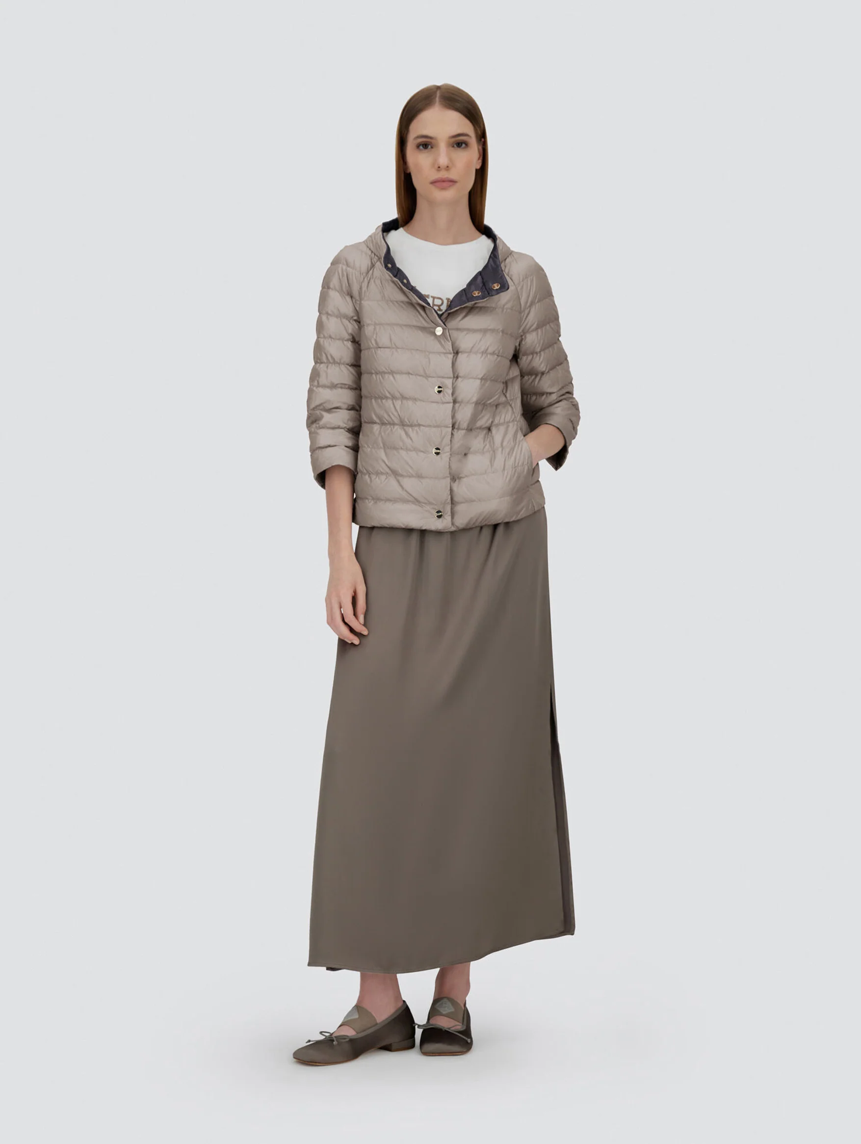 Ultralight Nylon Reversible Cape in Black/Grey - Image 2