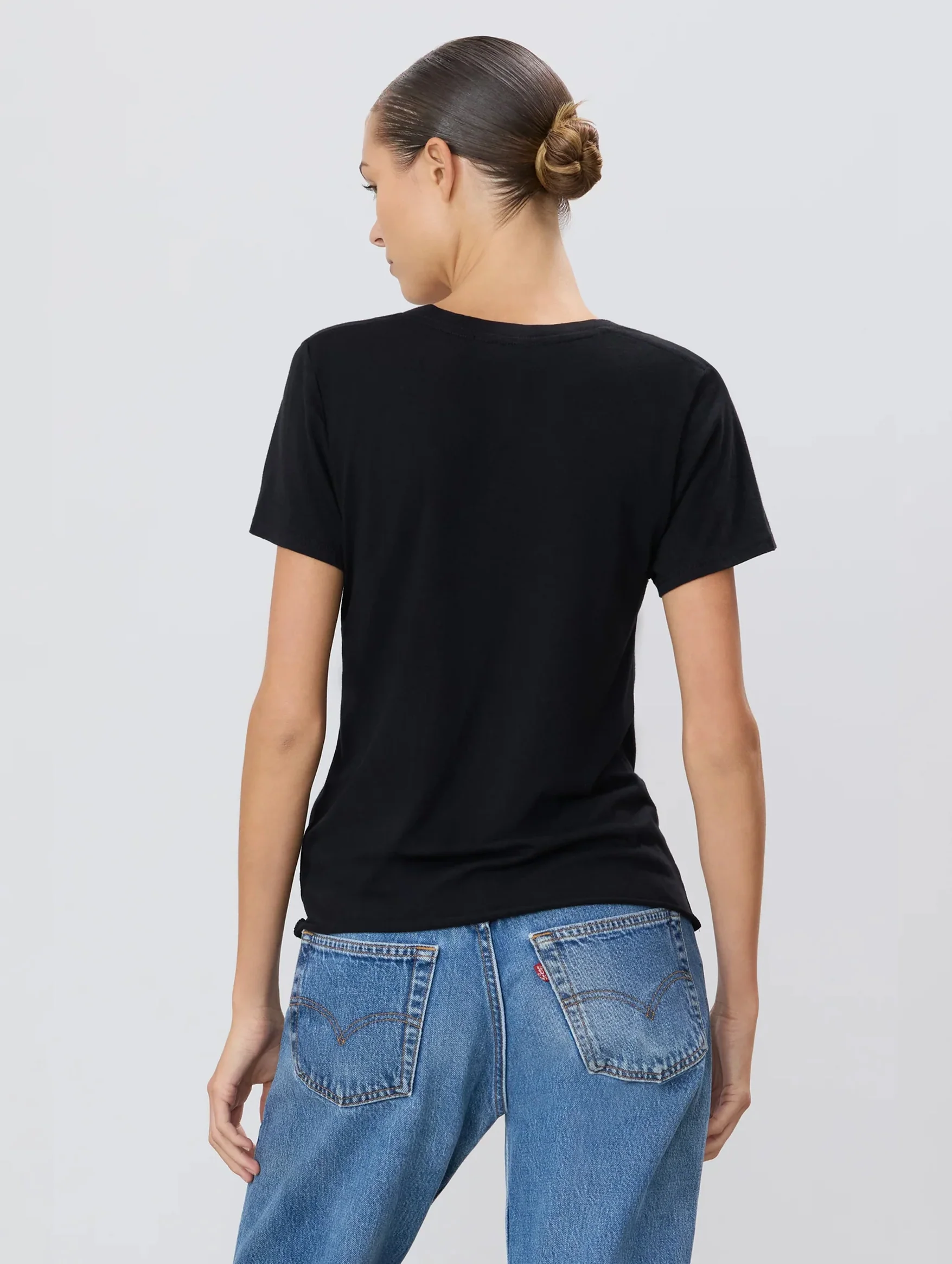 V-Neck T-Shirt in Black - Image 4