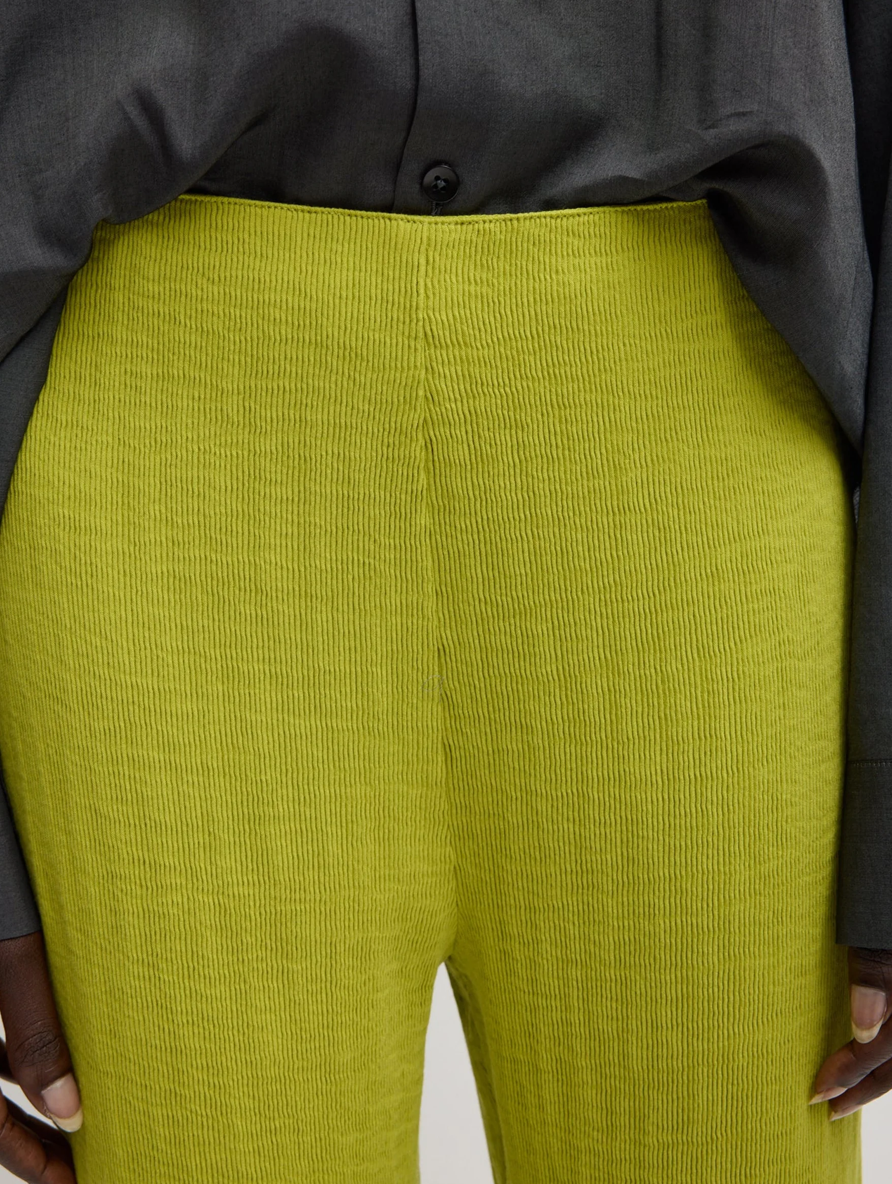 Viscose Plisse Corbit Pant in Peapod - Image 3