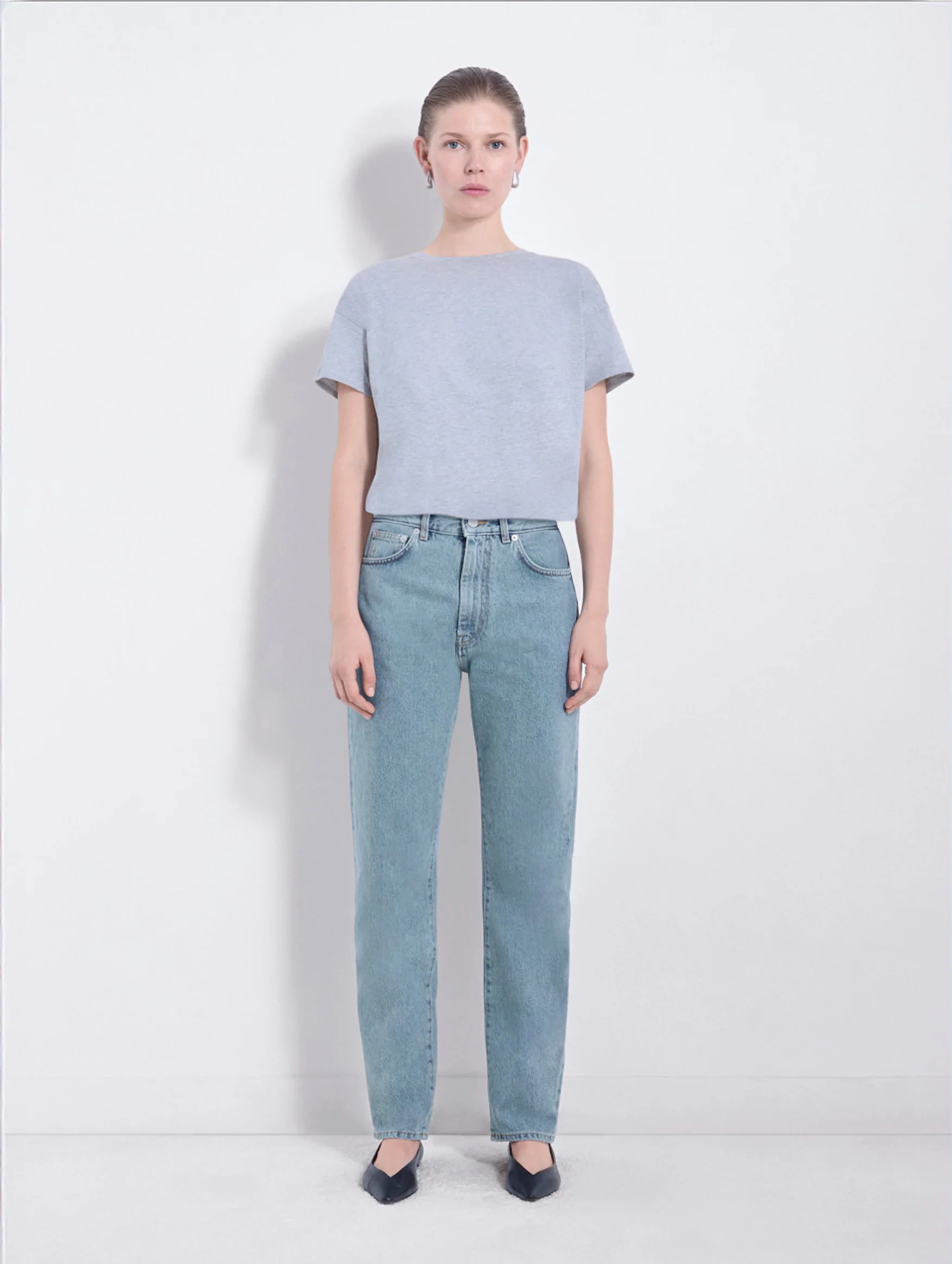 Wular Straight Denim Jeans in Light Blue - Image 2