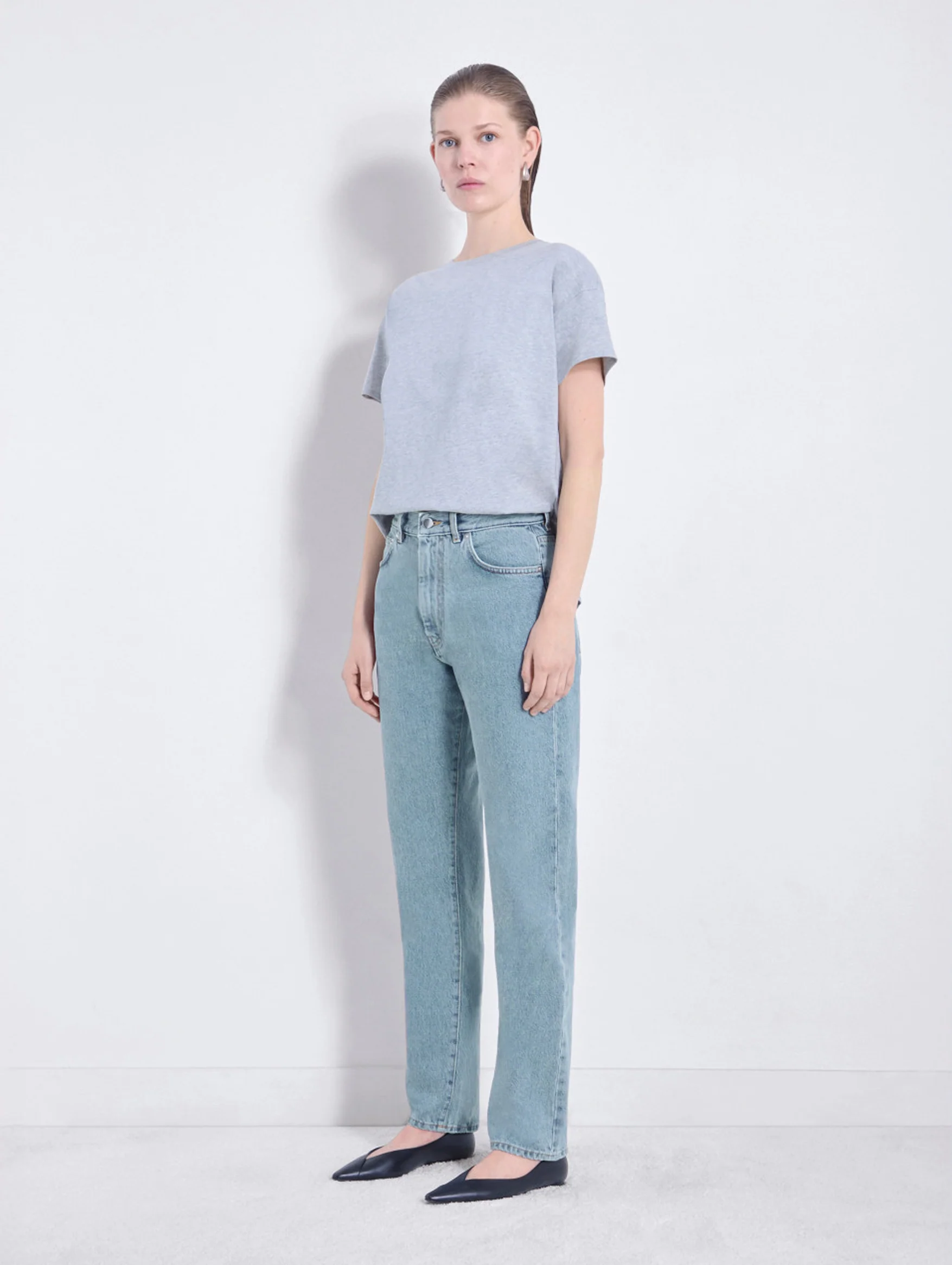 Wular Straight Denim Jeans in Light Blue - Image 3