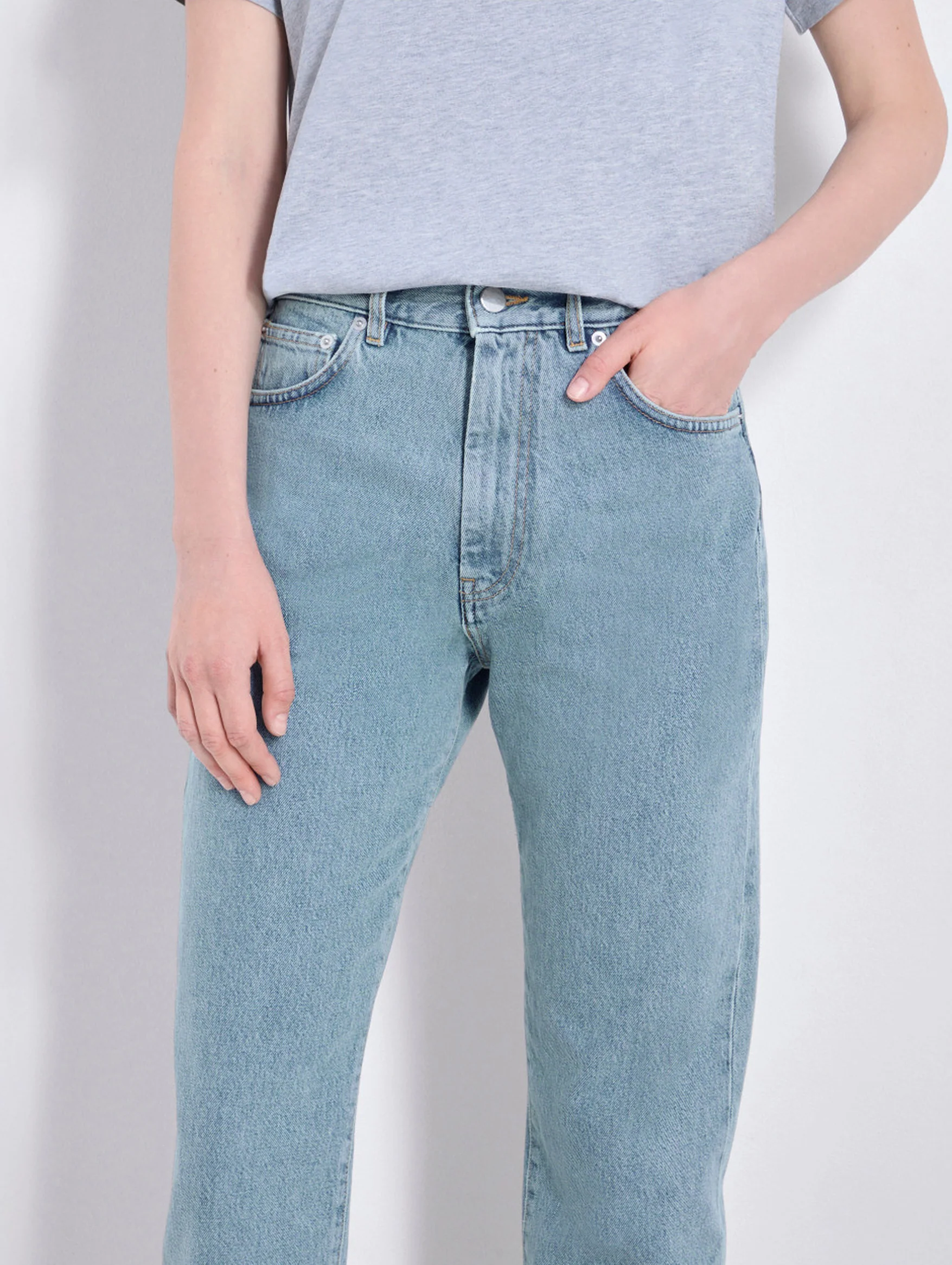 Wular Straight Denim Jeans in Light Blue - Image 4