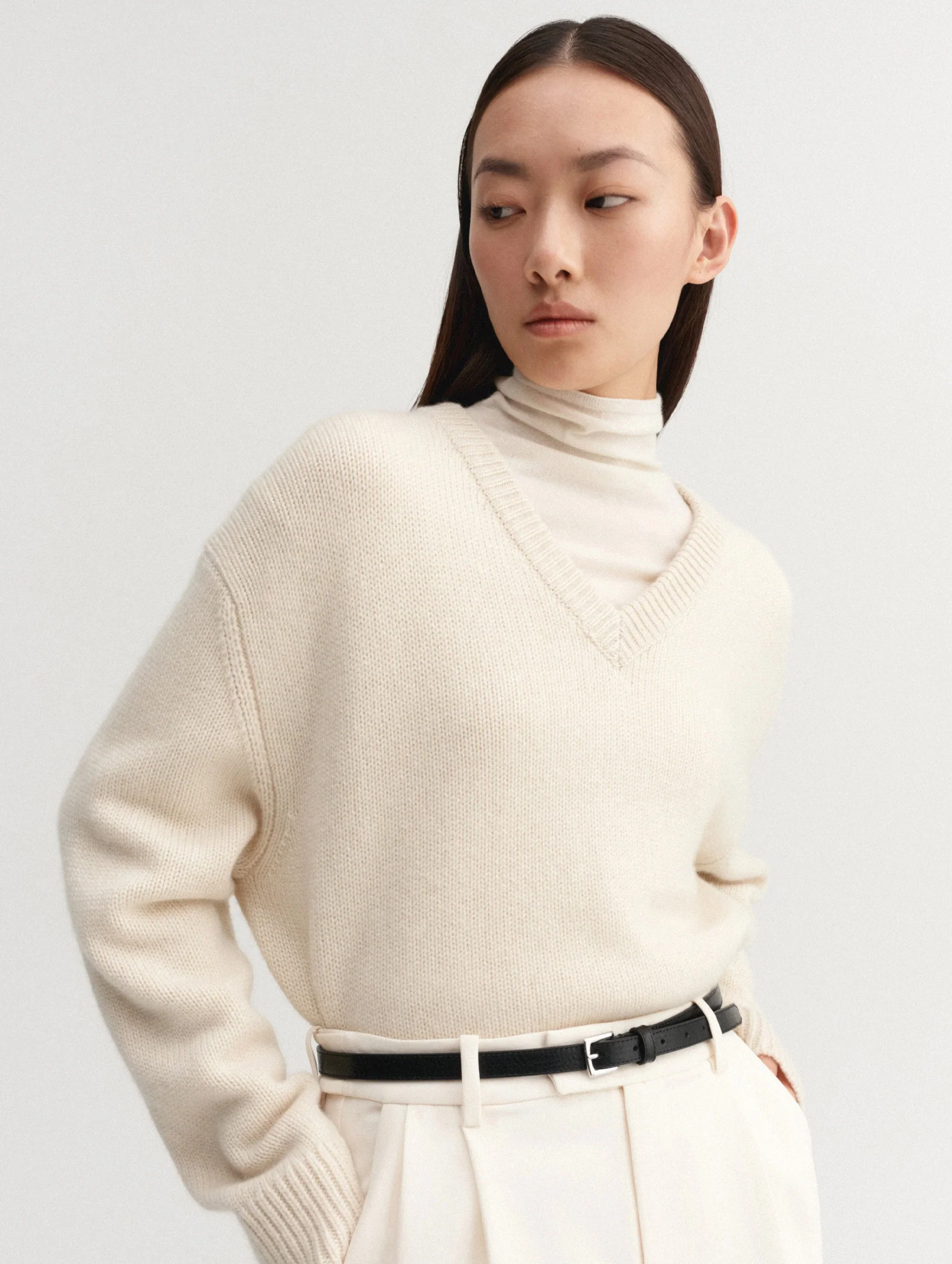 Yara V-Neck Sweater in Vanilla - Image 3