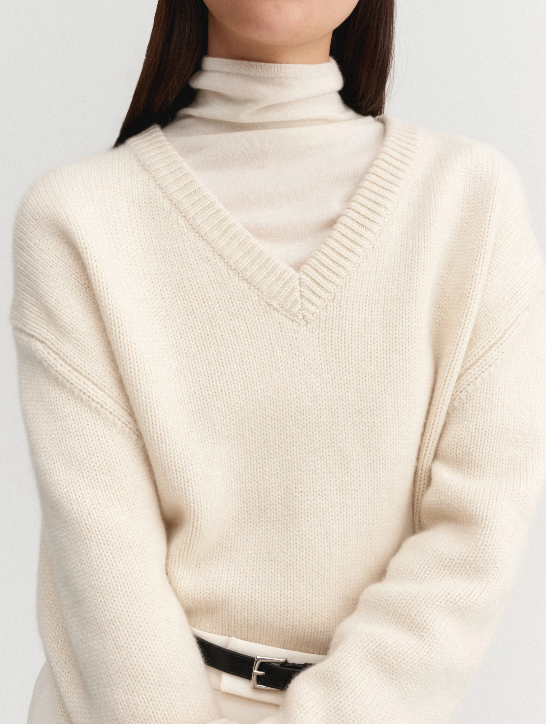 Yara V-Neck Sweater in Vanilla - Image 5
